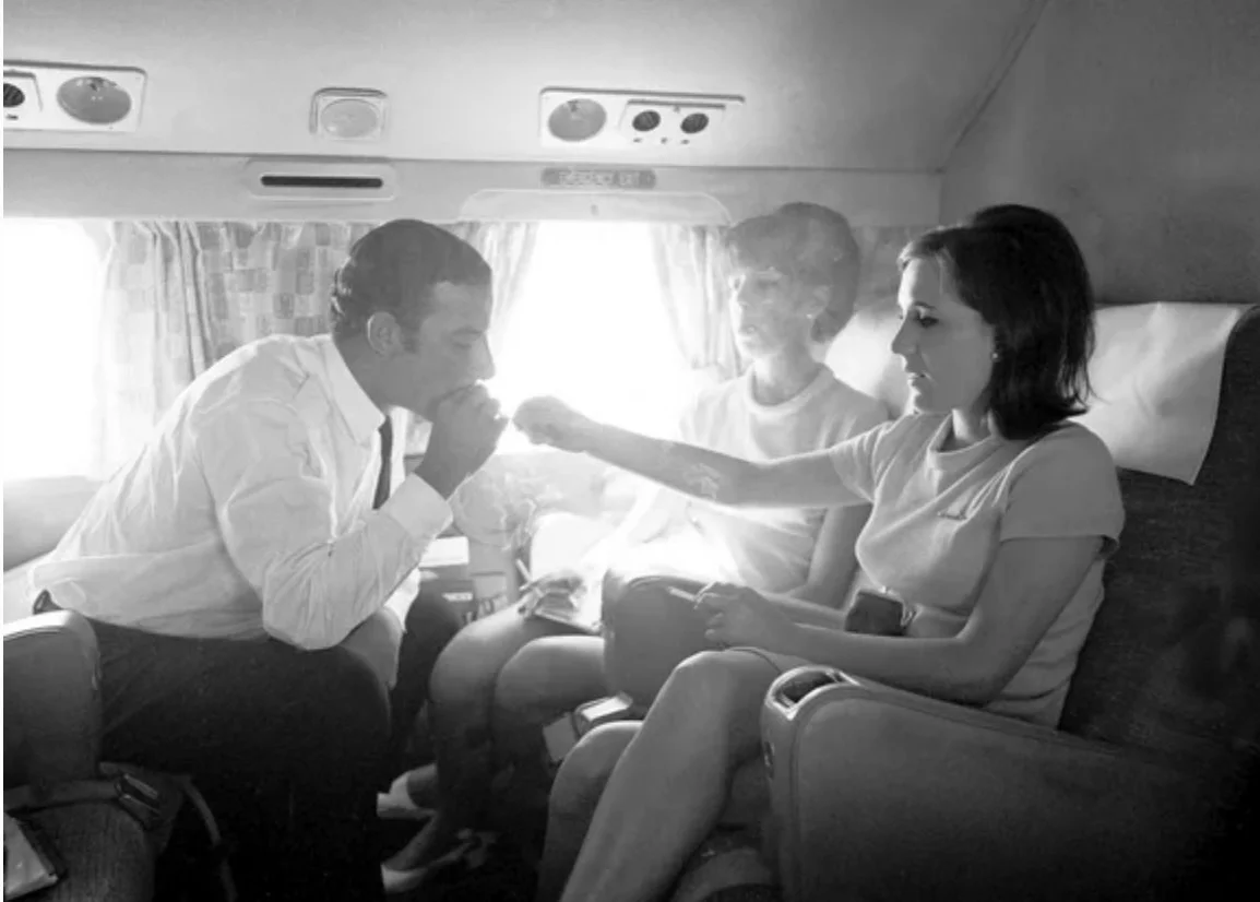 Курение на борту самолета.webp