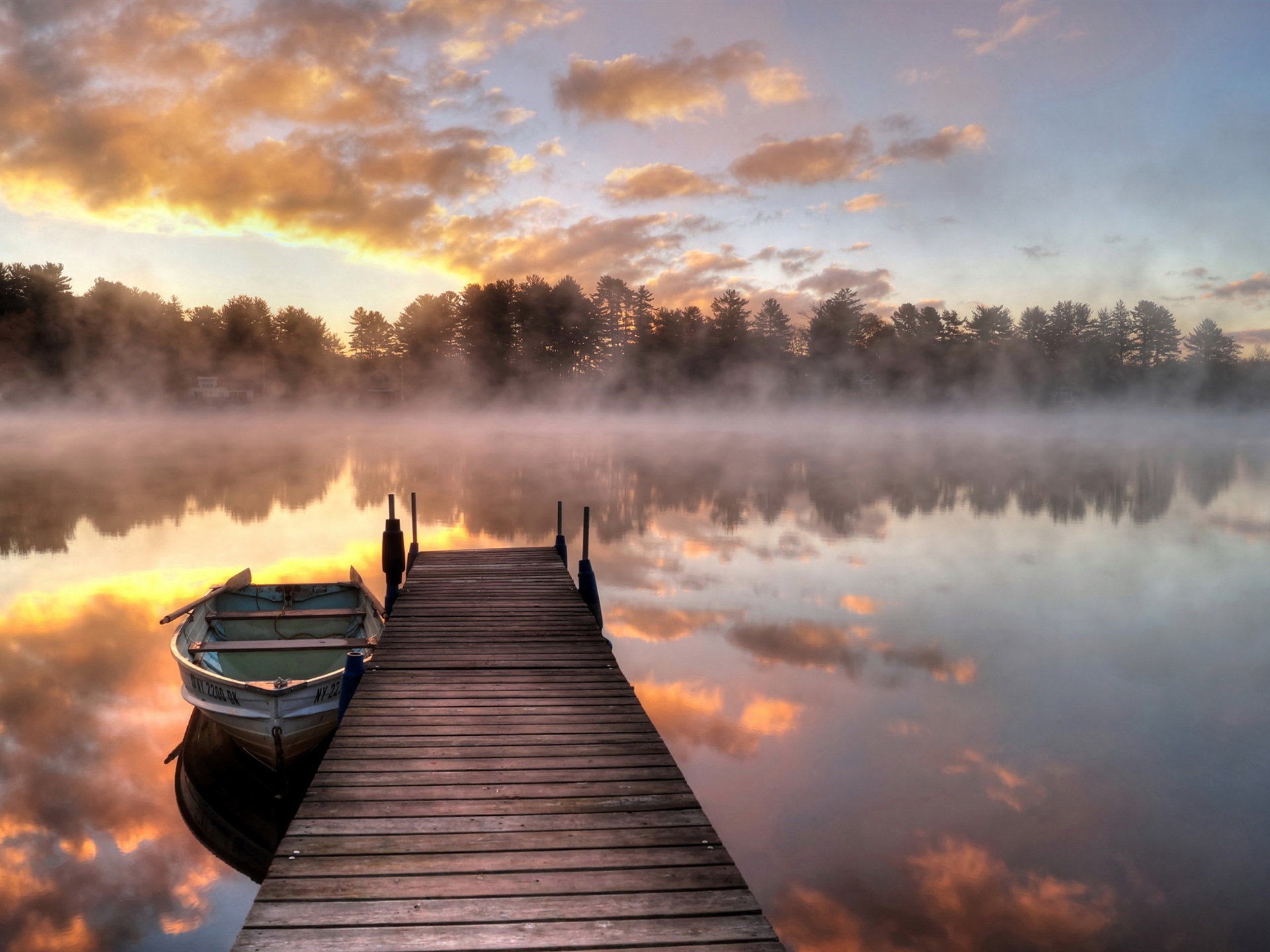 Lake-pier-trees-fog-morning_1920x1440_wallpaper.jpg