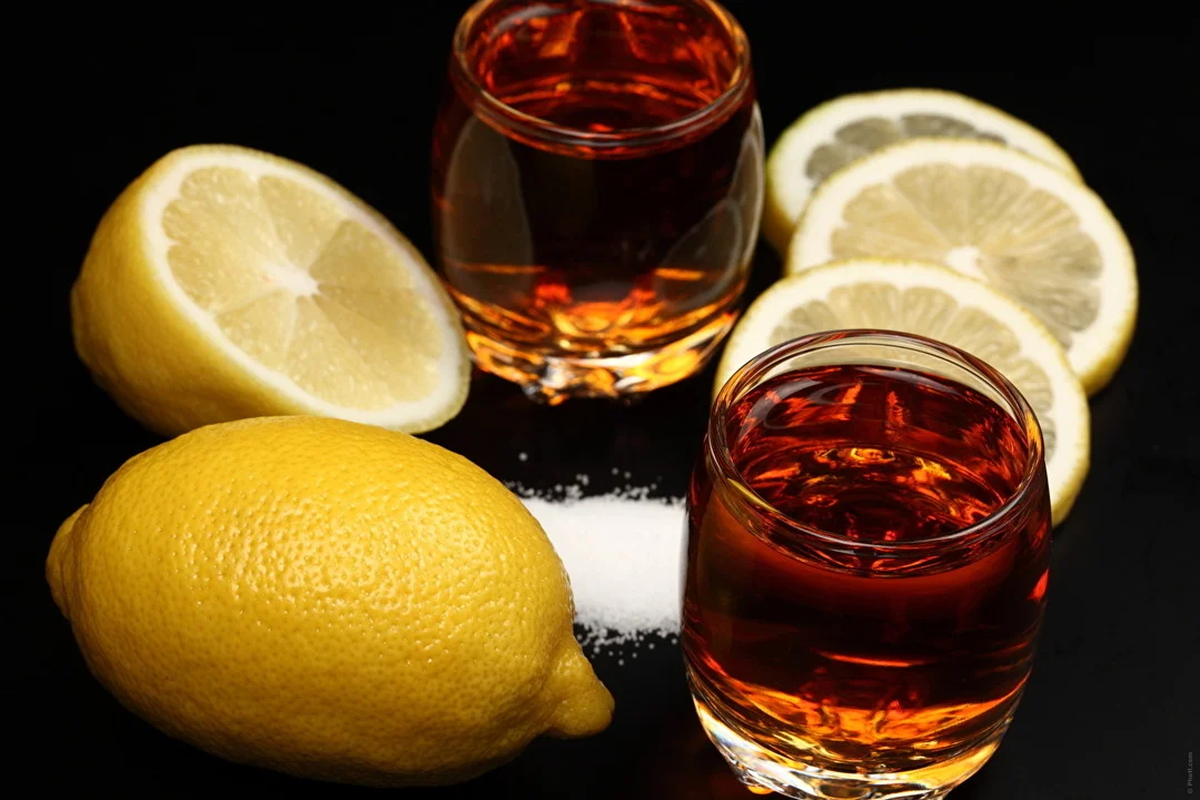 Lemons_Drinks_Shot_glass_44722220-06-50-.webp