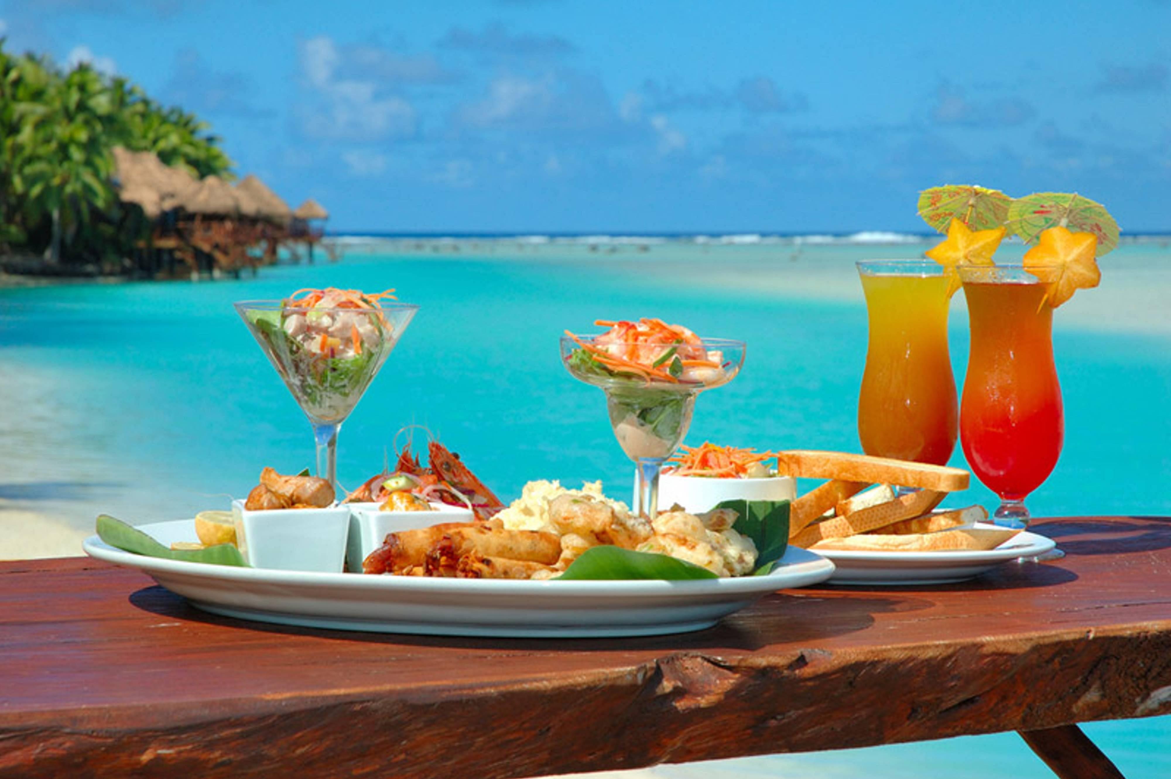 lunch-in-the-cook-islands.jpg