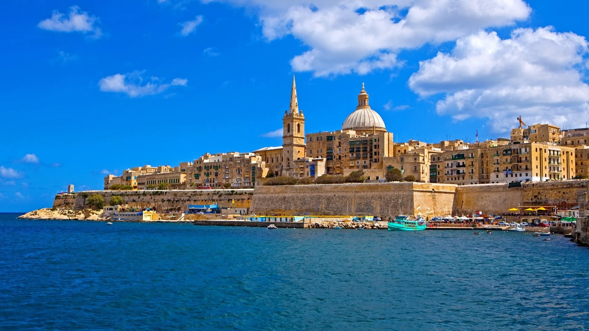 malta-arxitektura-leto-more-prichal-valletta-doma.webp