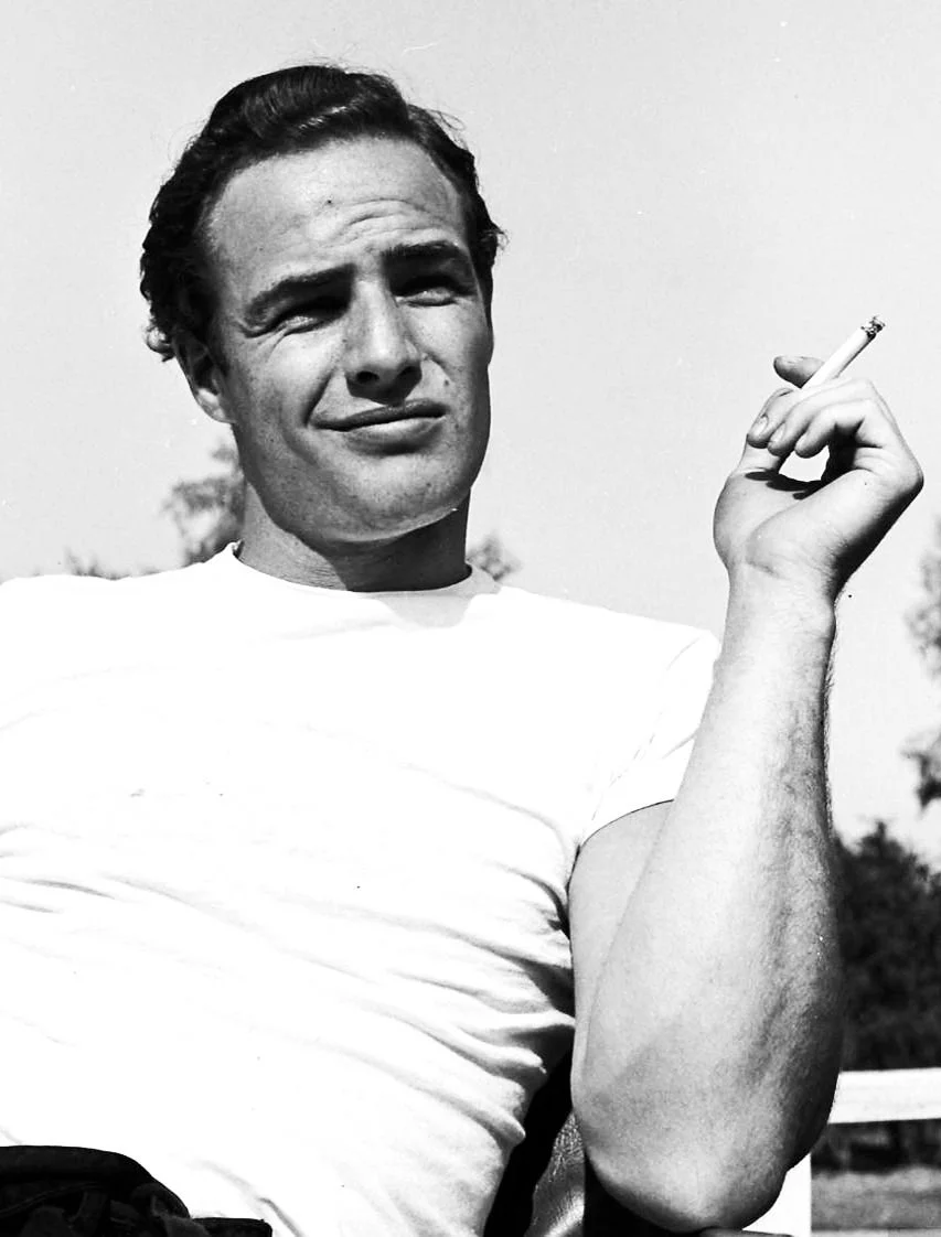 Marlon-Brando-Cigar-smoking-cigarmonkeys.com-famous-cigar-smokers-2.webp