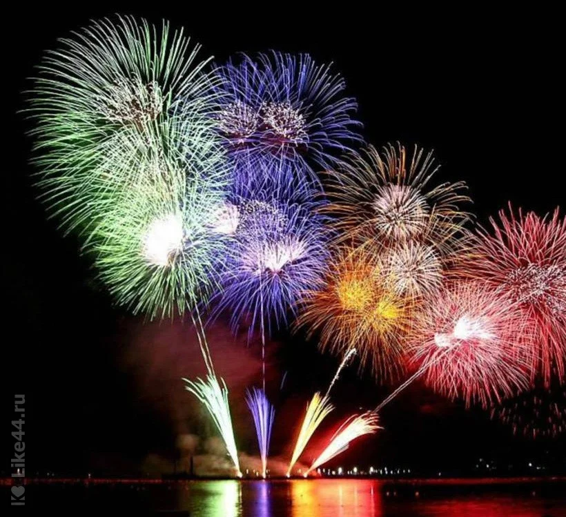 mezhdunarodnyiy-festival-feyerverkov-06.webp