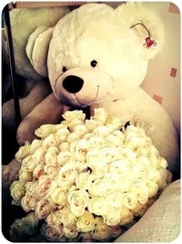 мишка с цветами.webp