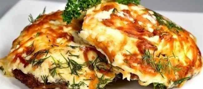 мясо-по-французски-в-духовке-с-майонезом.webp