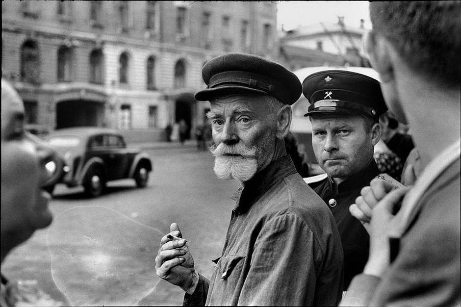 Москва. На пешеходном переходе. 1954 год..jpg