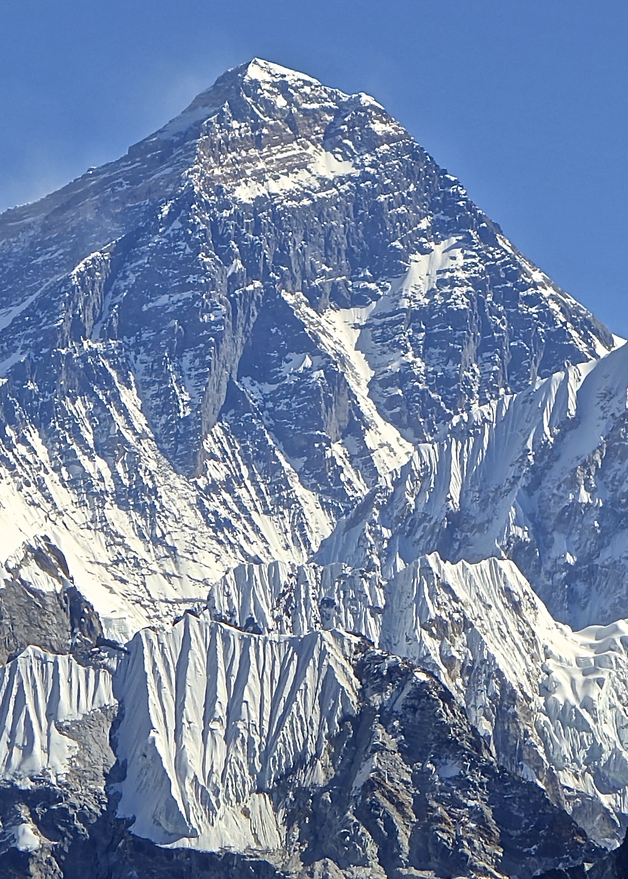 Mount_Everest_Southwest_Face,_November_2012.jpg