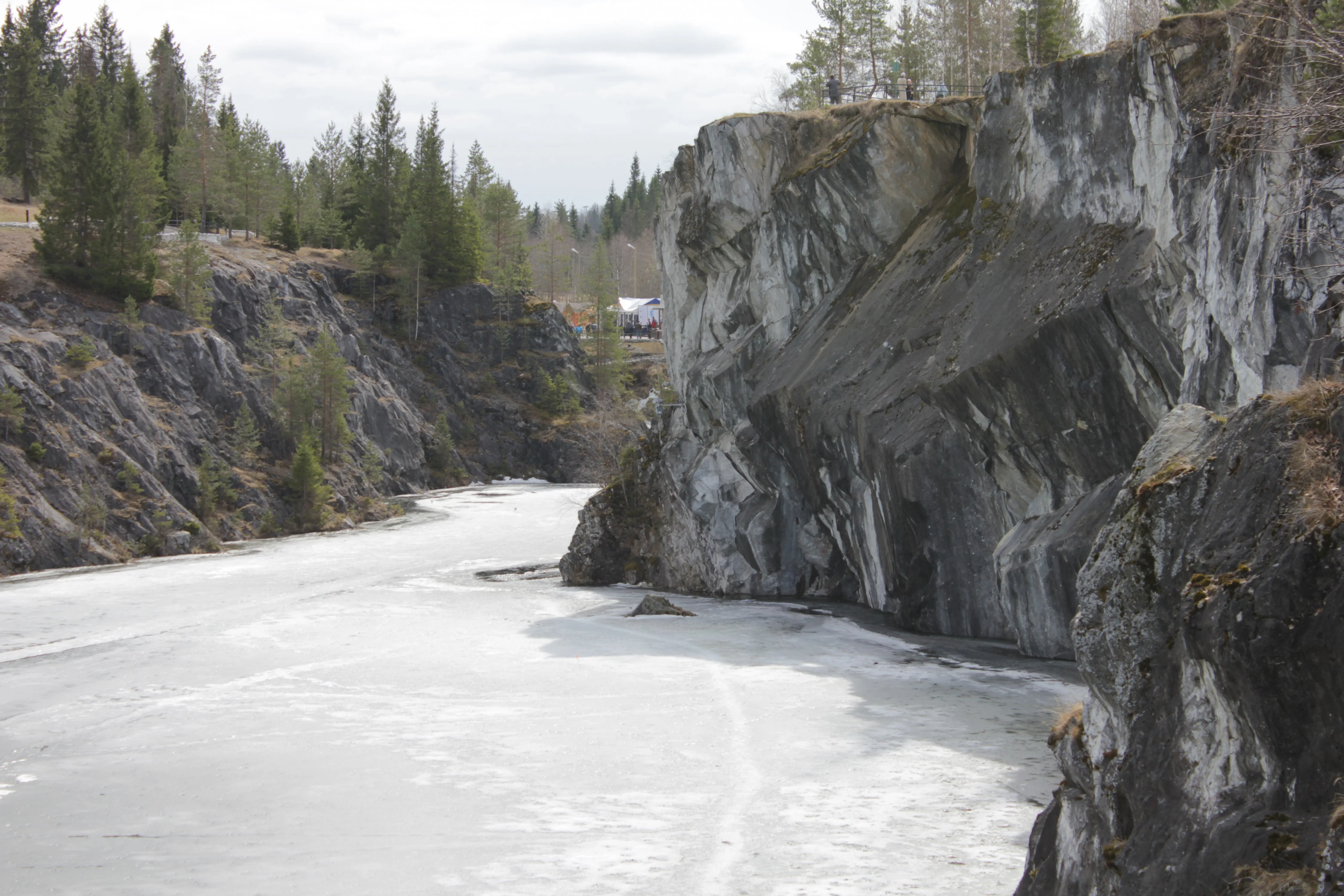 Мраморное озеро3.webp