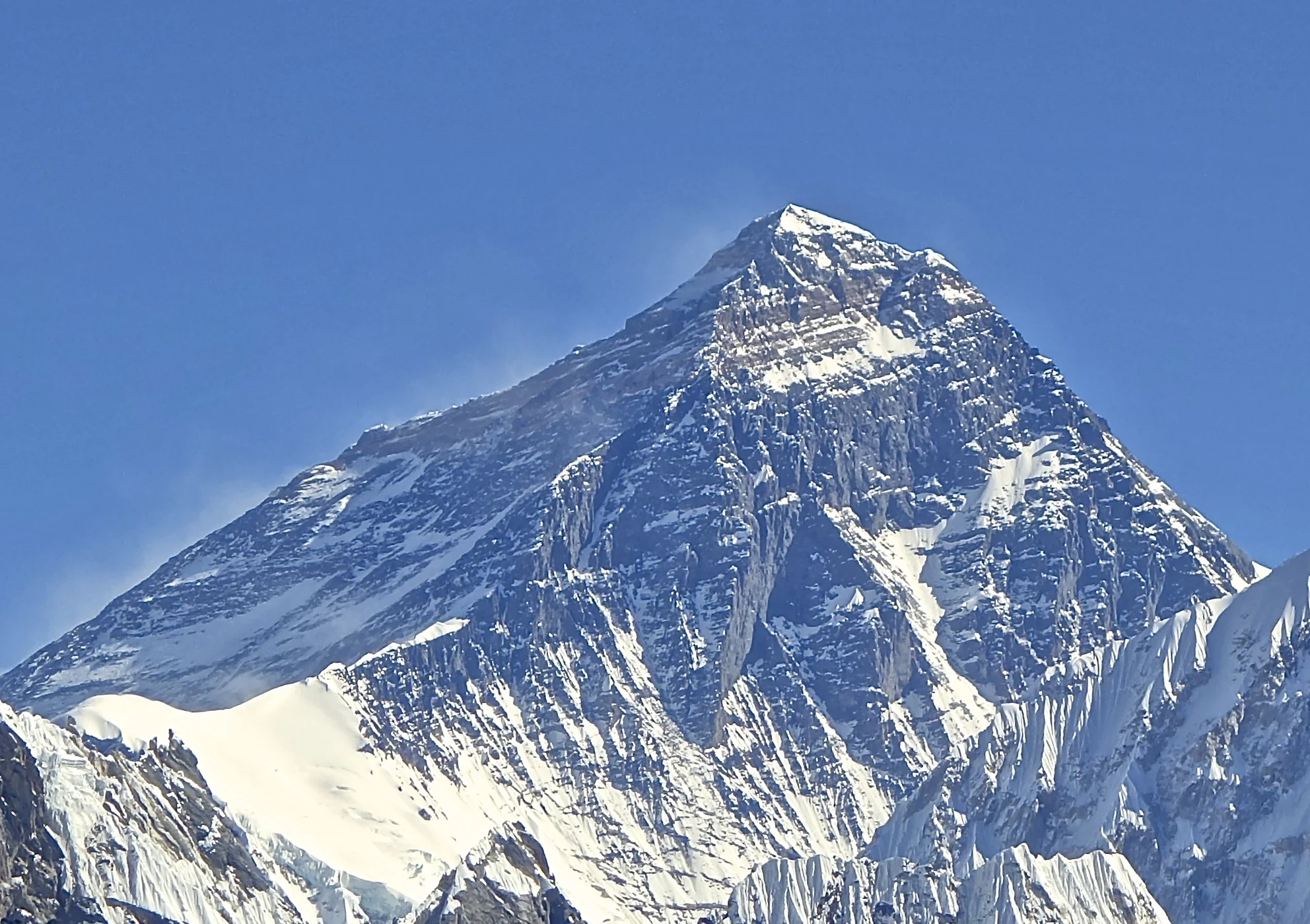 Mt._Everest_from_Gokyo_Ri_November_5_2012_Cropped.webp