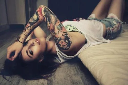 Mujeres-tatuadas.webp