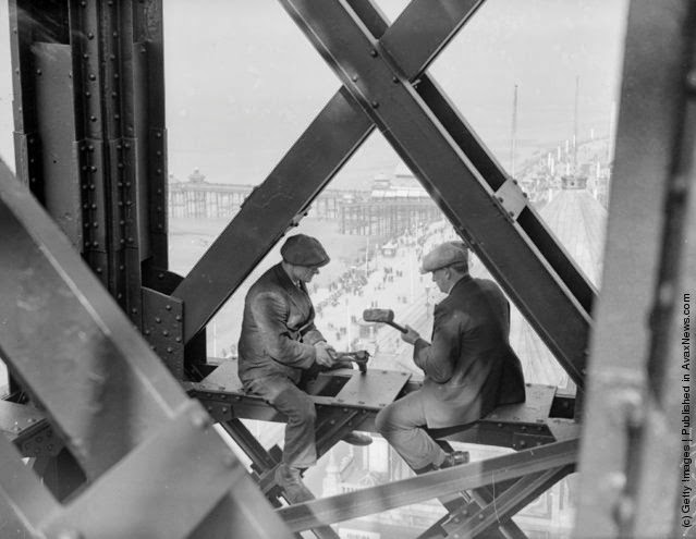 На строительстве Blackpool Tower. 3 октября 1933 года..jpg