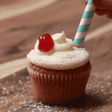 new-year-cake-cupcake.gif