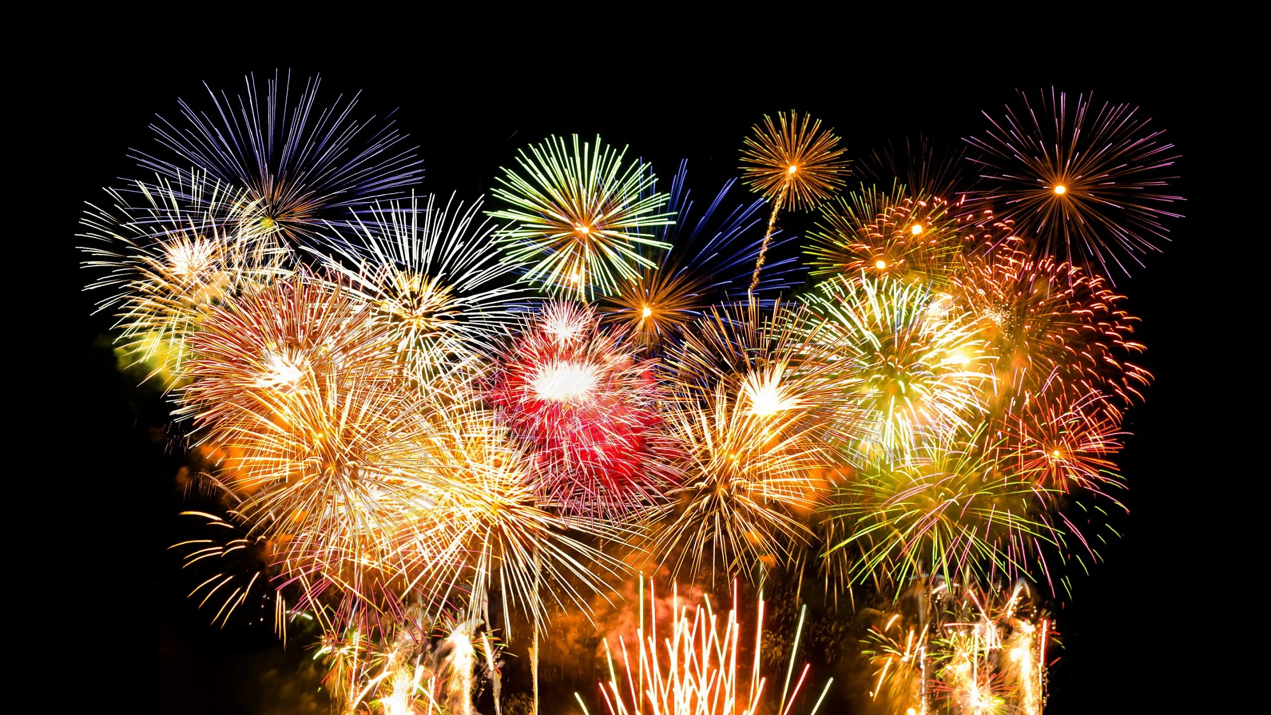 new_year_fireworks_wallpaper_hd.webp