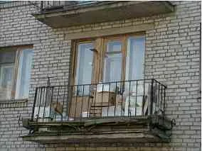 obychnyj-tipovoj-balkon-vremyon-sovetskogo-domostroya_5ef95b723bb762230db159ae5ab37708.webp