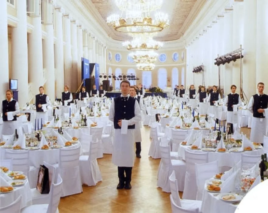 официанты много.webp