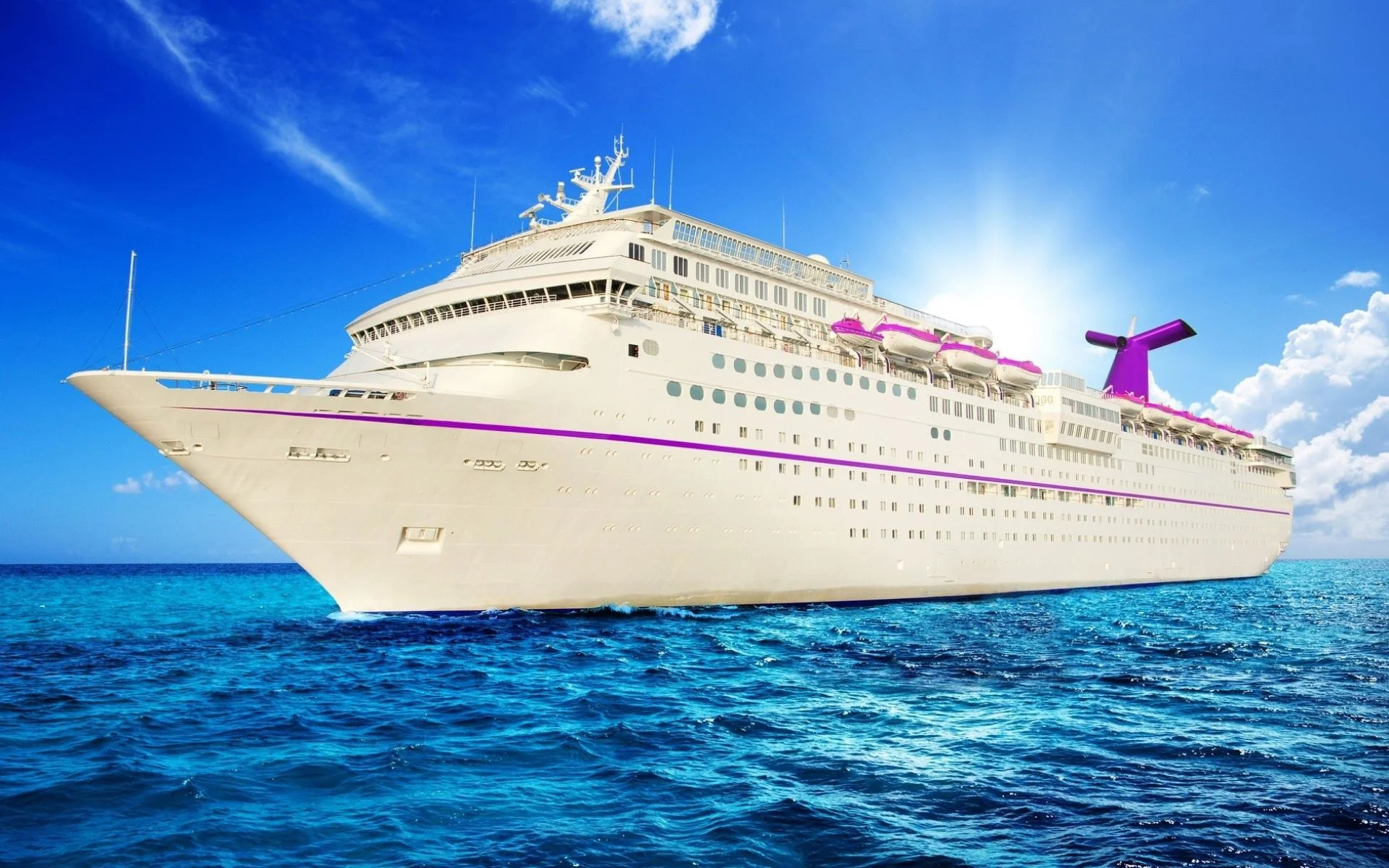 ogromnyy_kruiznyy_layner_1920x1200.webp