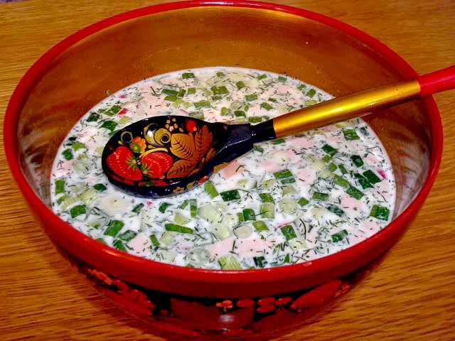 okroshka-na-kefire-s-mineralkoi.webp