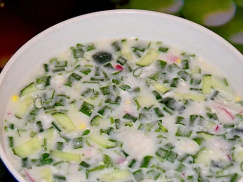 okroshka-na-molochnoy-syvorotke-6.webp