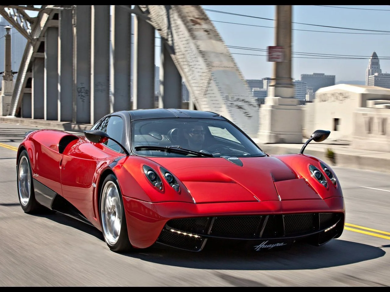 pagani-huayra-2012-2.webp