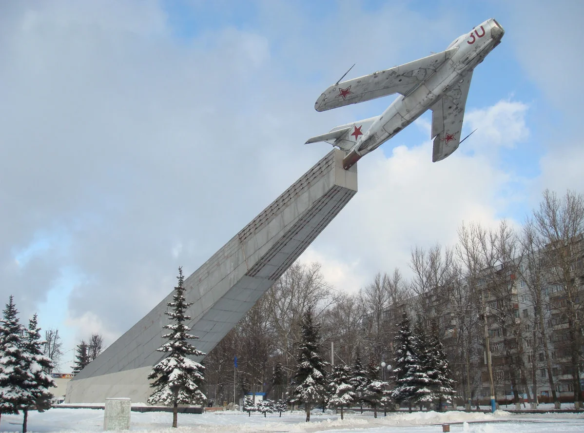 Памятник Лётчикам.webp
