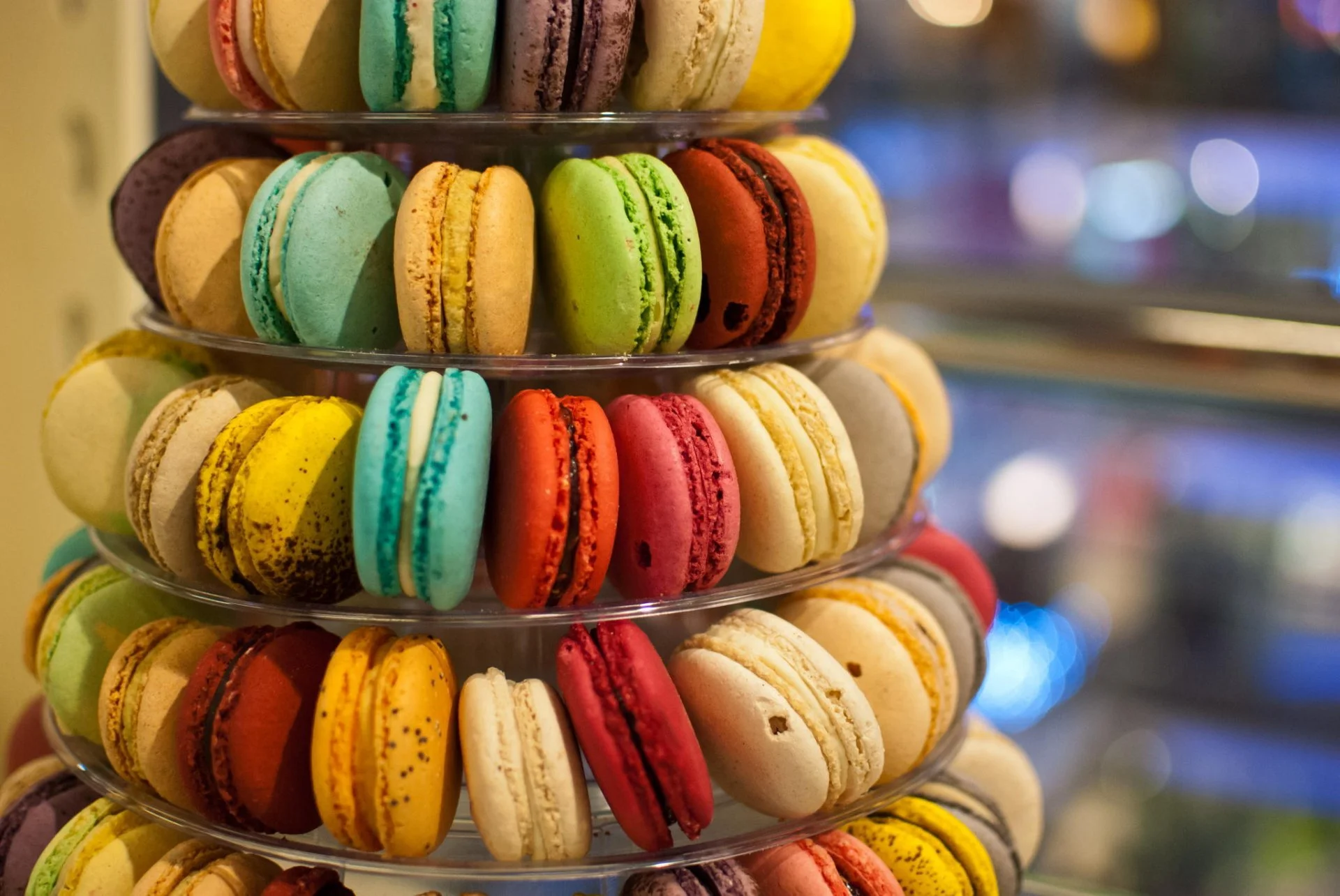 pechene-macaron-makarun-raznocvetnoe-assorti.webp