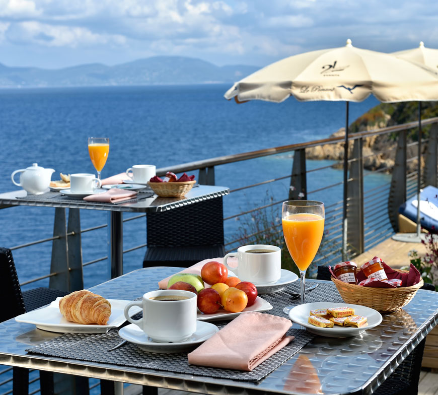 petit-dejeuner-hotel-libertin-le-rocher-du-secret.jpg