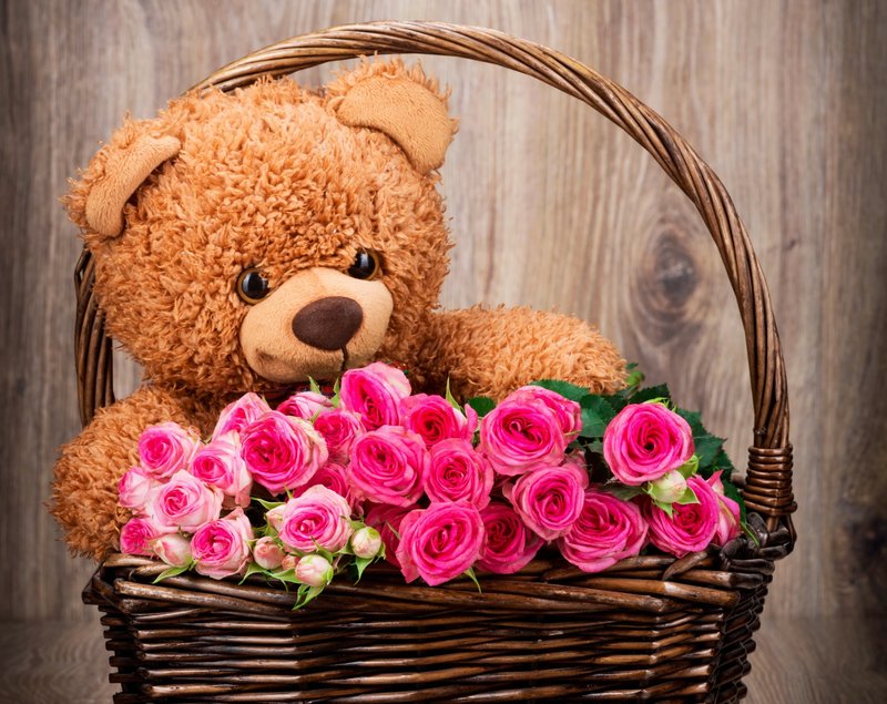 pink-roses-basket-flowers-teddy-bear-with-love-romantic-rozy-korzina-buket-mishka.jpg