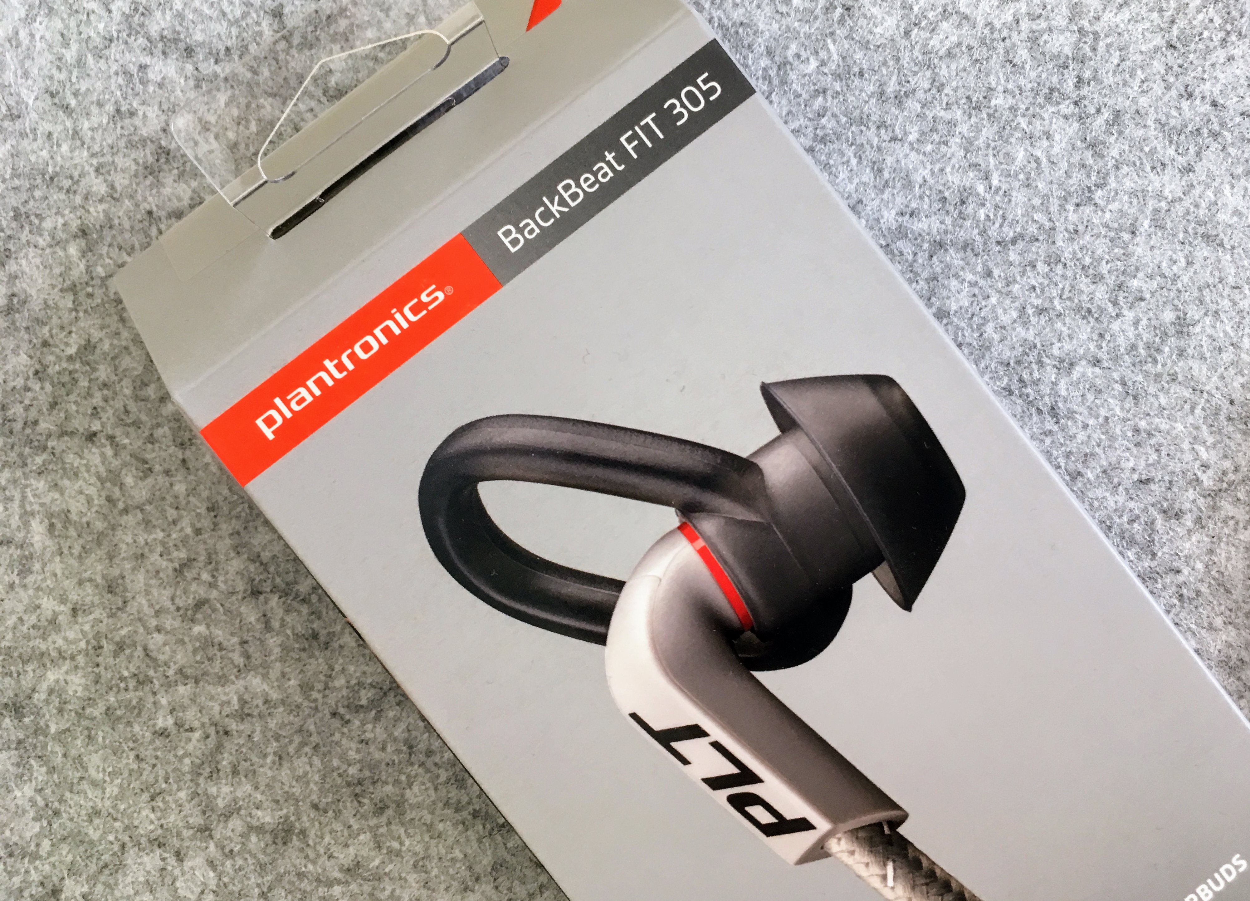 Plantronics-BackBeat-FIT-305-upakovka.jpg