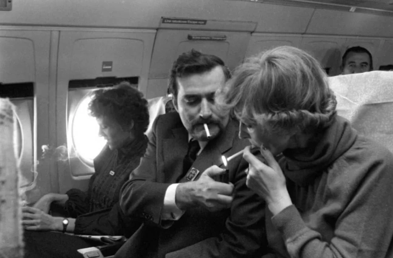 Почему нельзя парить в самолете.webp