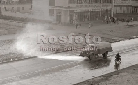 поливалка в Советское время.webp