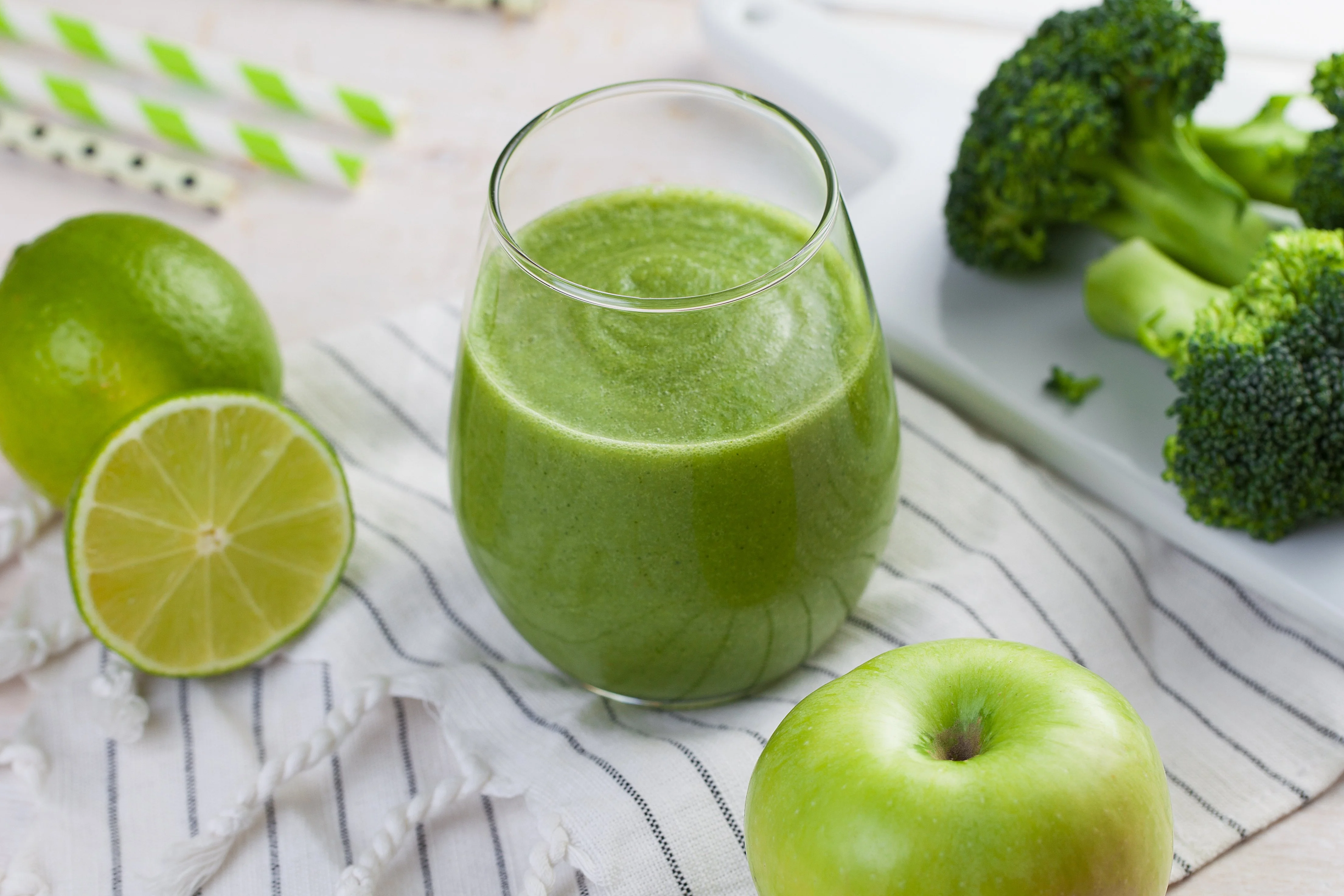 populyarnye-recepty-smuzi-iz-brokkoli-7.webp