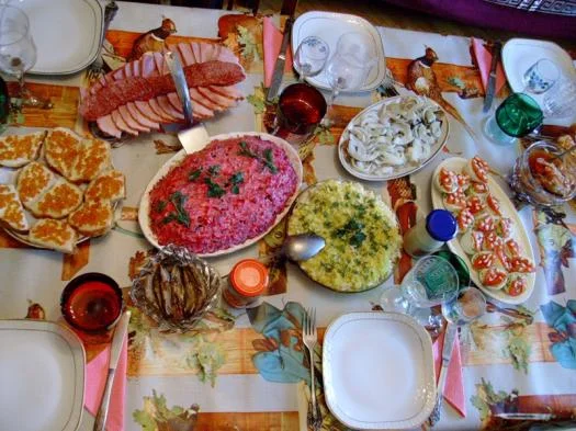 Праздничный стол-1.webp