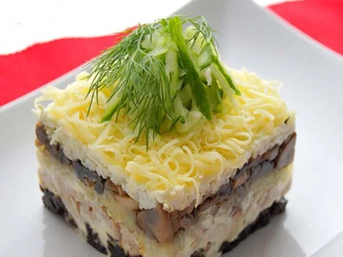 prazdnichnyy-salat-venetsiya.webp