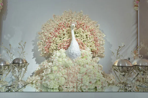 preston-bailey-wedding-trends-floral-sculptures.webp