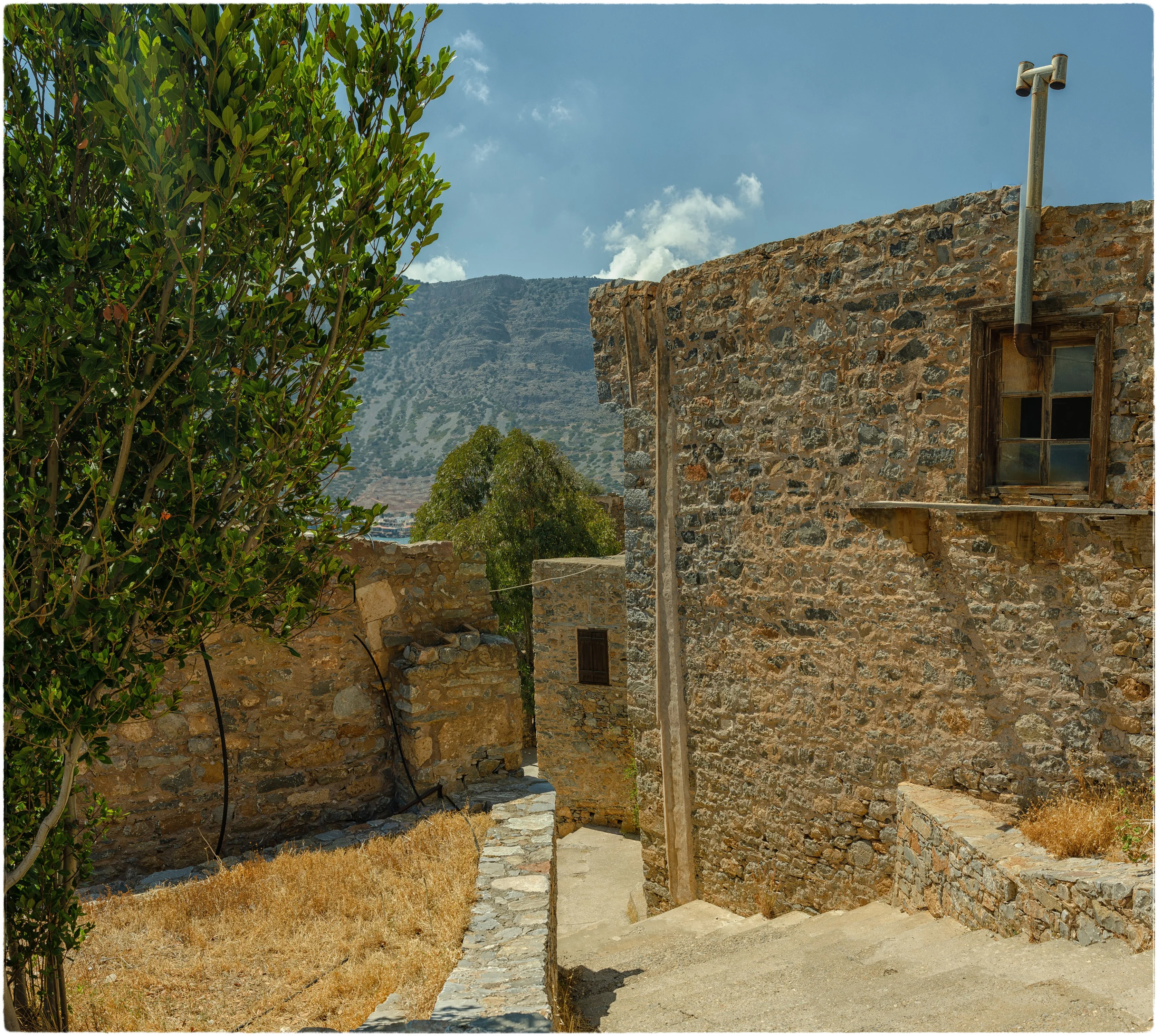 руины - 1 маленький.webp