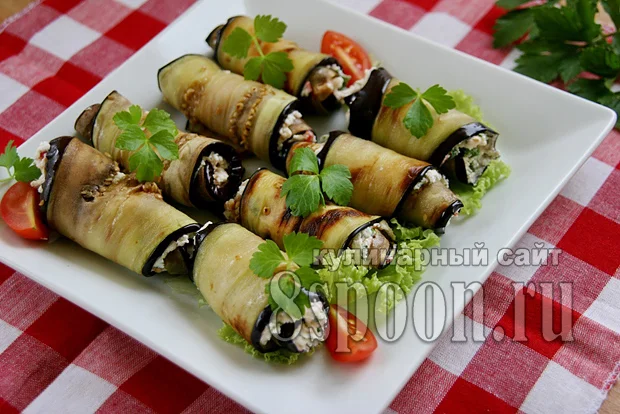 Ruletiki-iz-baklazhanov-s-fetoj-i-pomidorami_9.webp