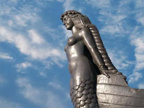 русалка фиг знает где.webp