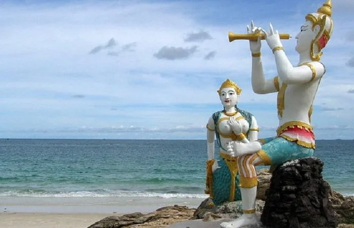 русалка статуя принца и русалки остров Самет.webp