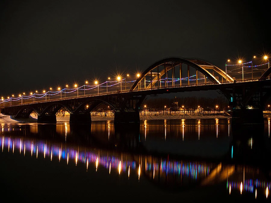 Rybinsk-bridge-at-night.webp