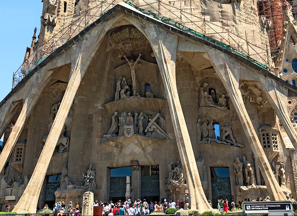 sagrada-familia-fasad-strastey.jpg