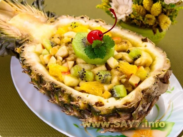 salat-fruktovyj-v-ananasax_6723.webp