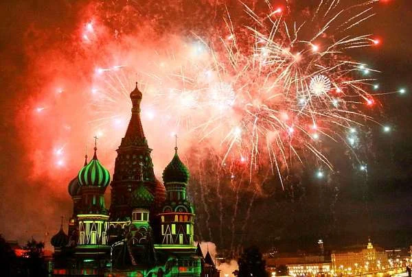 салют москва.webp