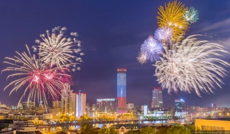 Салют в городе.webp