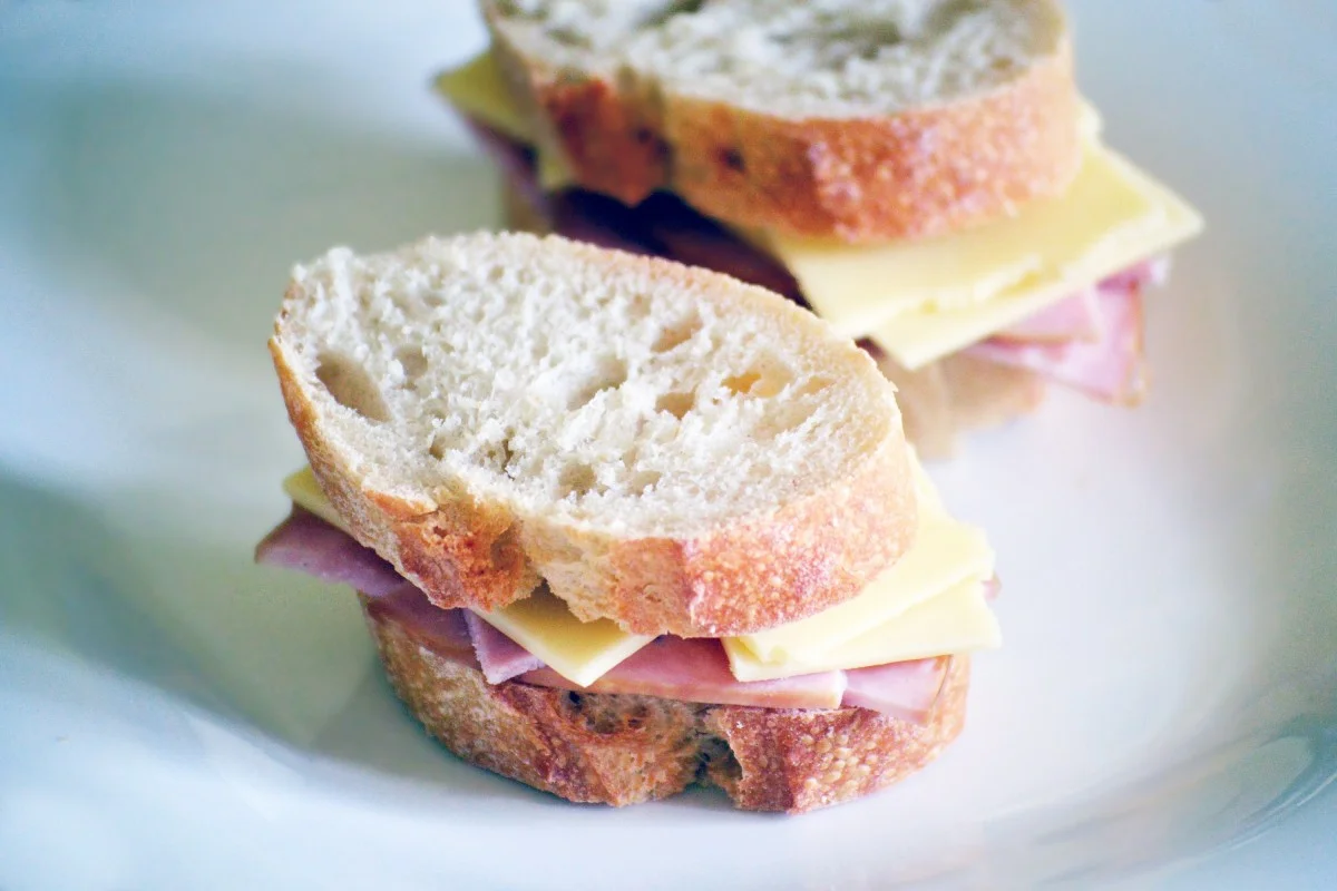 sandwich_ham_cheese_bread_rustic_lunch_food_fresh-627417.jpg!d.webp