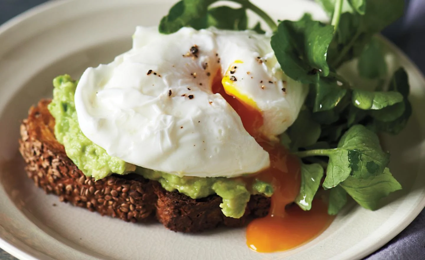 sesame-toasts-poached-egg-avocado-md109548_sq-1440x881.webp