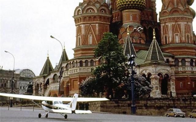 Сессна–172Б Скайхок на Красной Площади, 1987 г.jpg