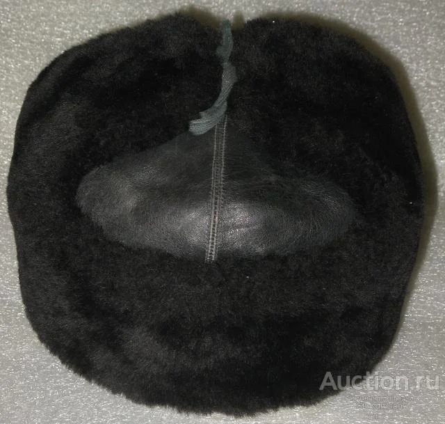 shapka_ushanka_kozha_verkh_chernaja_ovchina_sssr_flot_oficer_zimnjaja_forma.webp
