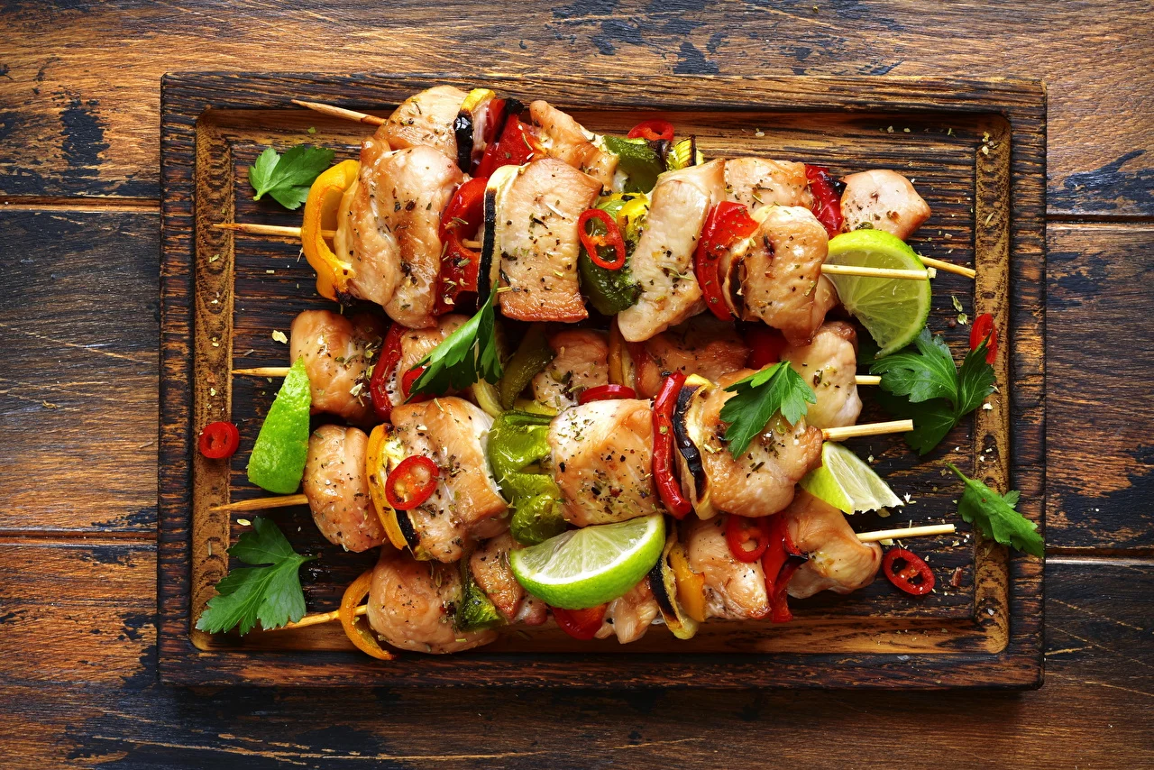 Shashlik_Vegetables_Lime_Cutting_board_578511_1280x854.webp