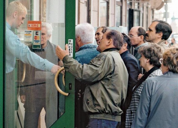 Штурм банков, дефолт, август 1998 г..jpg