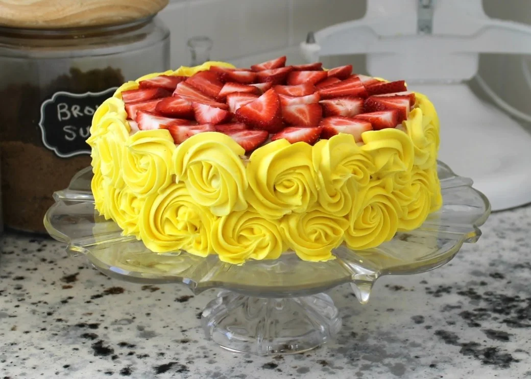 simple-cake-decorating-1.webp